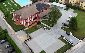 Hotel Residence - Il Giardino Del Cigno